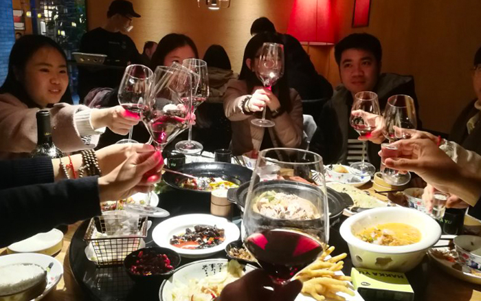 圓桌展覽設(shè)計(jì)一組聚餐