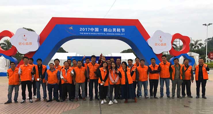 主場(chǎng)搭建現(xiàn)場(chǎng)合影