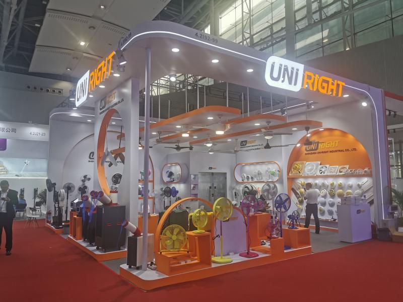 深圳市友瑞德貿(mào)易有限公司的第135屆獲獎(jiǎng)廣交會(huì)展位設(shè)計(jì)搭建圖片