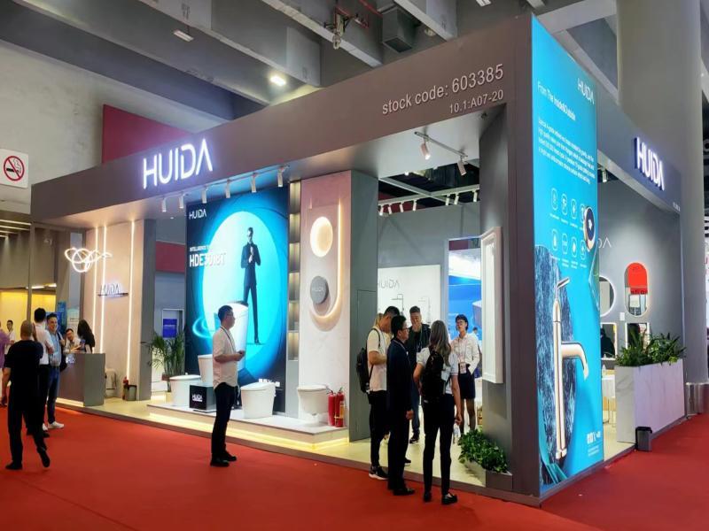 惠達(dá)衛(wèi)浴股份的第135屆獲獎(jiǎng)廣交會(huì)展位設(shè)計(jì)搭建圖片