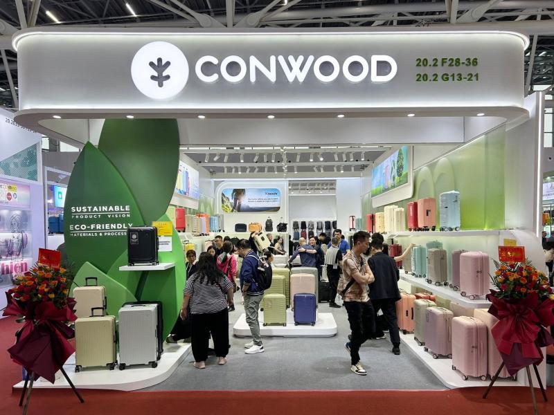 上海海琛國際貿(mào)易有限公司的第135屆獲獎(jiǎng)廣交會(huì)展位設(shè)計(jì)搭建圖片