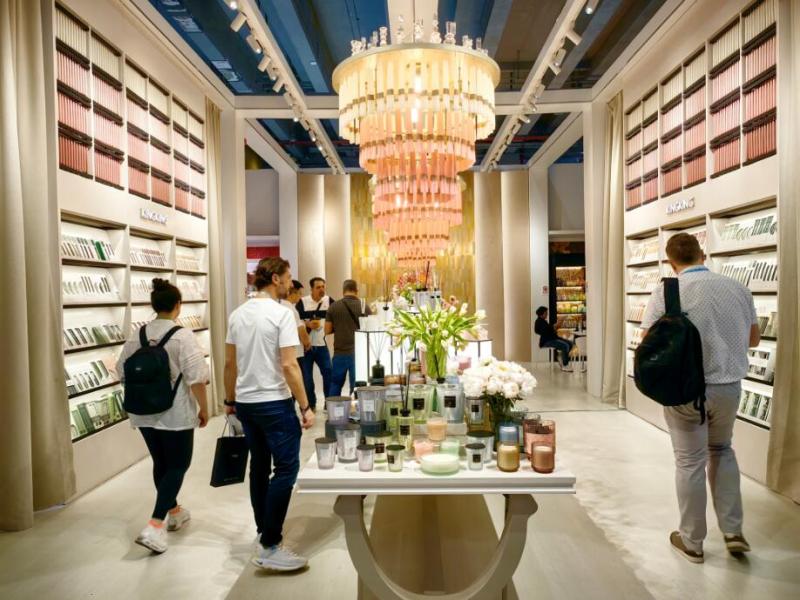 青島金王應用化學股份的第135屆獲獎廣交會展位設(shè)計搭建圖片