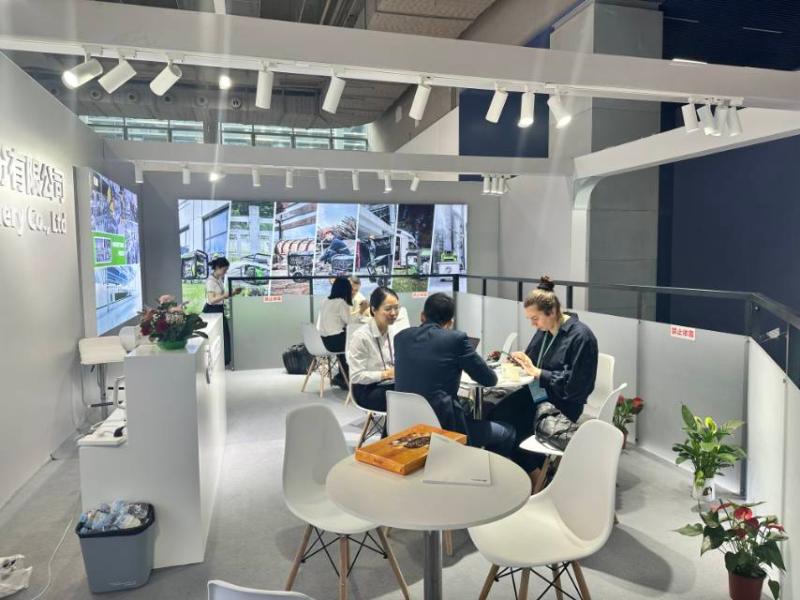 綠田機(jī)械股份的第135屆獲獎(jiǎng)廣交會(huì)展位設(shè)計(jì)搭建圖片