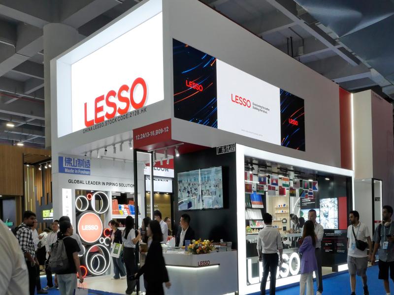 廣東聯(lián)塑科技實業(yè)有限公司的第136屆獲獎廣交會展位設計搭建圖片