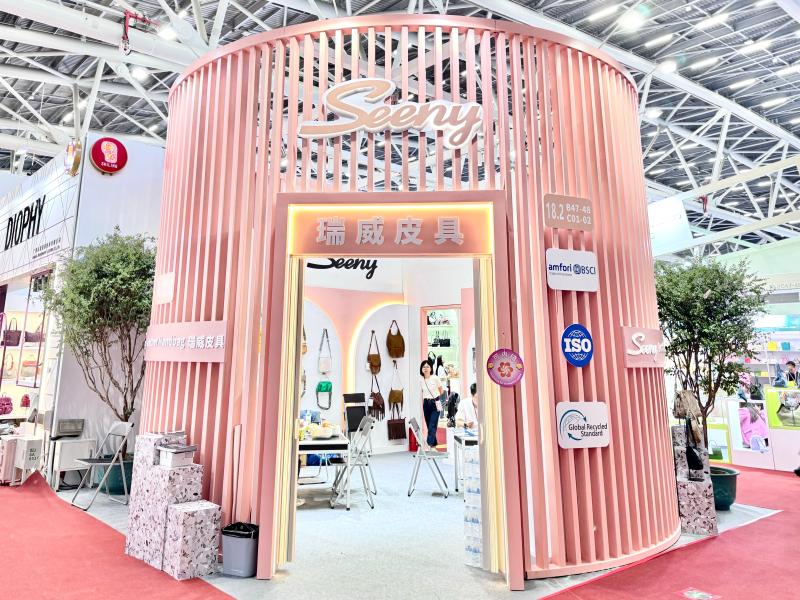 廣州市瑞威皮具有限公司的第136屆獲獎廣交會展位設計搭建圖片