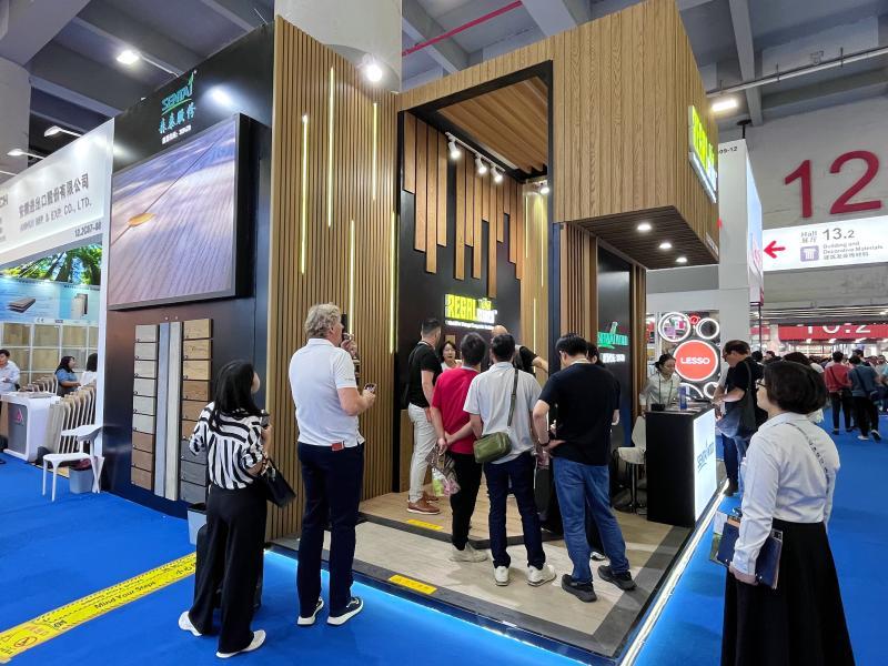 安徽森泰木塑集團股份的第136屆獲獎廣交會展位設計搭建圖片