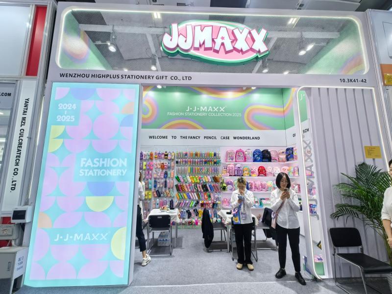 溫州市艾普斯文具禮品有限公司的第136屆獲獎廣交會展位設計搭建圖片