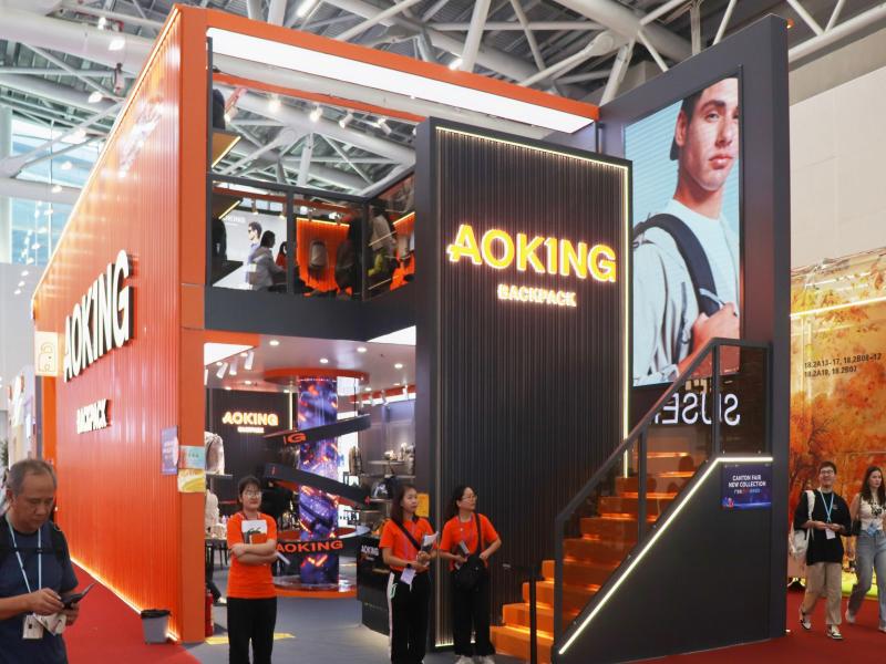 廣州奧王達皮具有限公司的第136屆獲獎廣交會展位設計搭建圖片