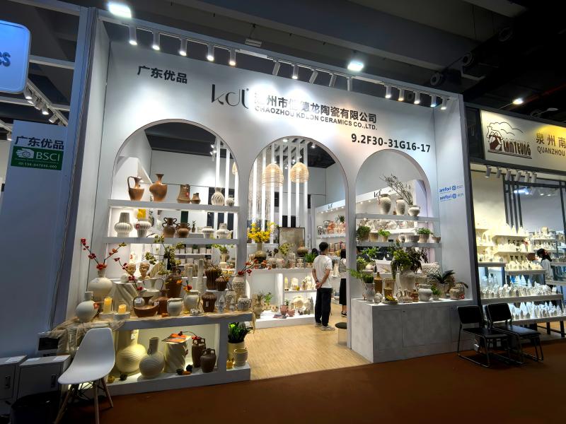 潮州市愷德龍?zhí)沾捎邢薰镜牡?36屆獲獎(jiǎng)廣交會(huì)展位設(shè)計(jì)圖片