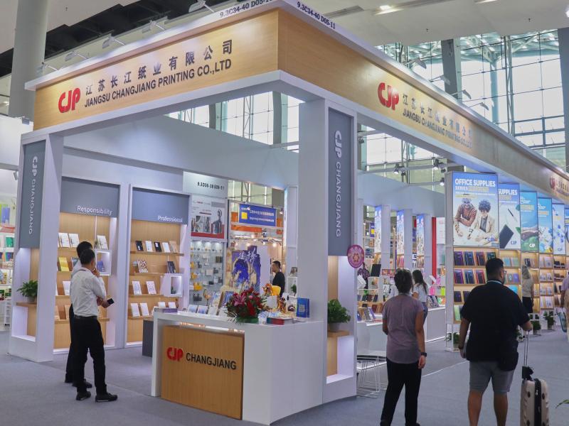 江蘇長(zhǎng)江紙業(yè)有限公司的第136屆獲獎(jiǎng)廣交會(huì)展位設(shè)計(jì)搭建圖片