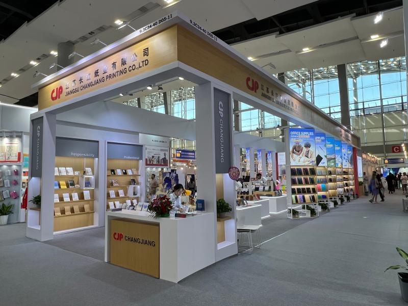 江蘇長(zhǎng)江紙業(yè)有限公司的第136屆獲獎(jiǎng)廣交會(huì)展位搭建圖片