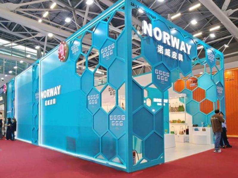 浙江阿波羅運動科技股份的第137屆獲獎廣交會展位設(shè)計裝修圖片