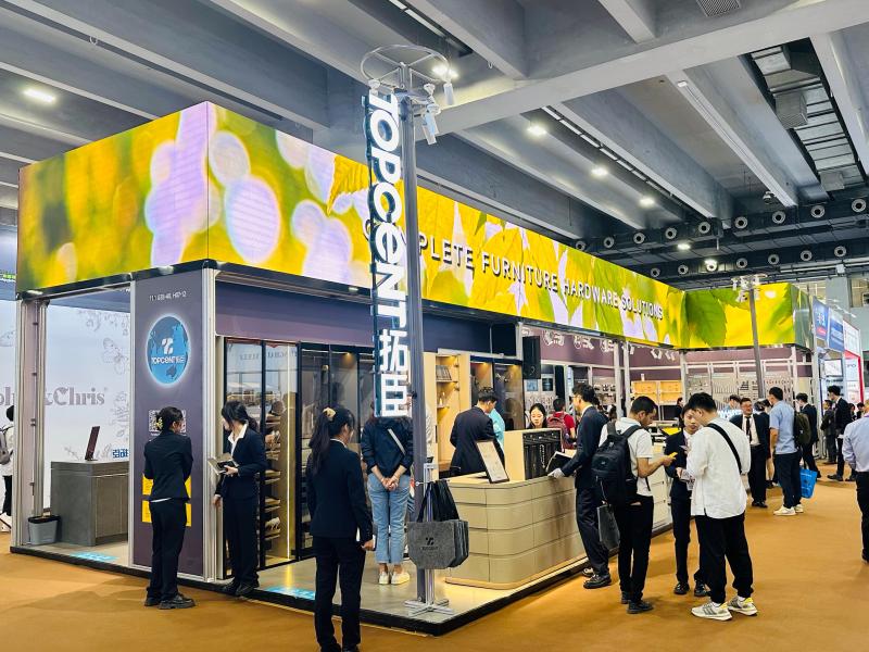 廣東拓臣科技發(fā)展有限公司的第137屆獲獎(jiǎng)廣交會(huì)展位設(shè)計(jì)裝修圖片