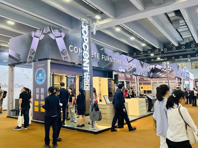 廣東拓臣科技發(fā)展的第137屆獲獎(jiǎng)廣交會(huì)展位設(shè)計(jì)圖片