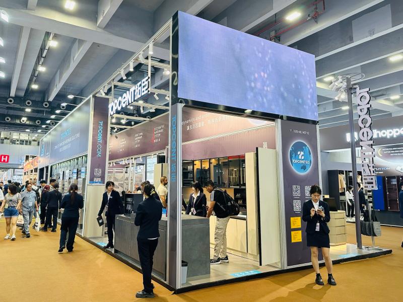 拓臣科技的第137屆獲獎(jiǎng)廣交會(huì)展位搭建圖片