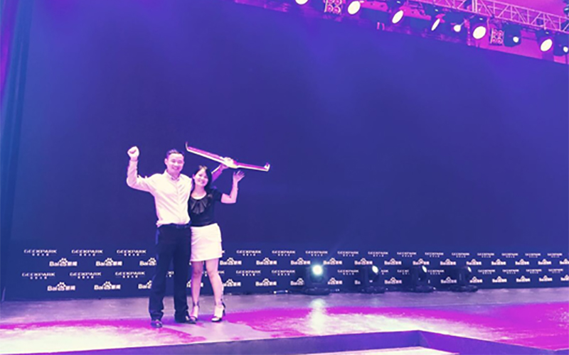 圓桌展覽公司在奇點(diǎn)創(chuàng)新者峰會的合照