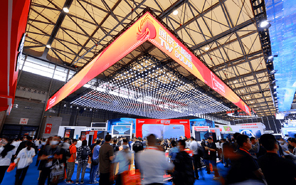 如何確保展臺(tái)設(shè)計(jì)搭建既符合品牌形象又吸引觀眾？