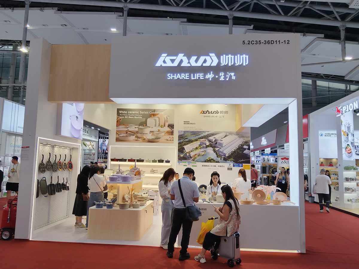 帥帥電器的第135屆廣交會展位設(shè)計搭建現(xiàn)場圖片