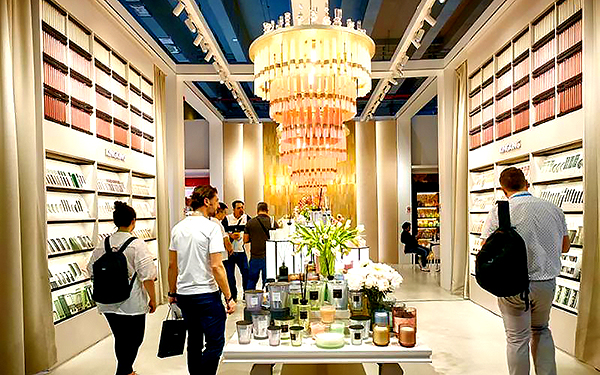 聚光燈在珠寶展會(huì)設(shè)計(jì)搭建中的巧妙運(yùn)用