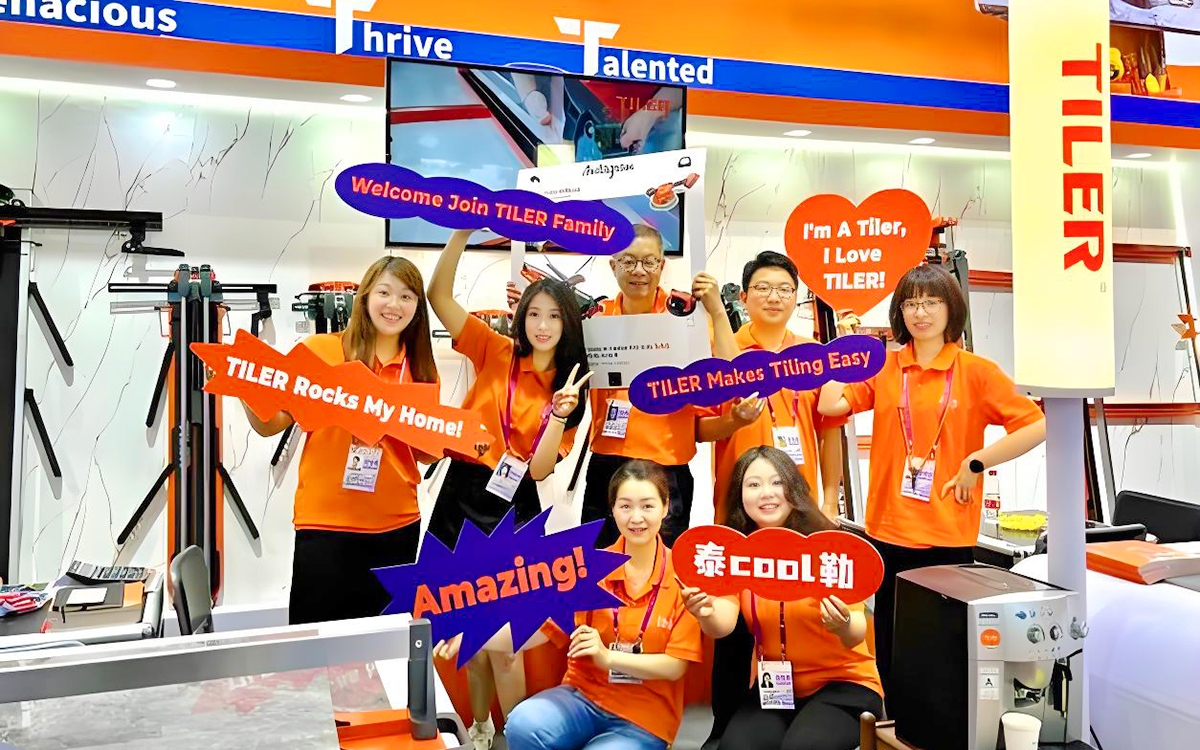 銷售人員在展臺(tái)布置過(guò)程中營(yíng)造展會(huì)氣氛 銷售人員在展臺(tái)布置過(guò)程中營(yíng)造展會(huì)氣氛