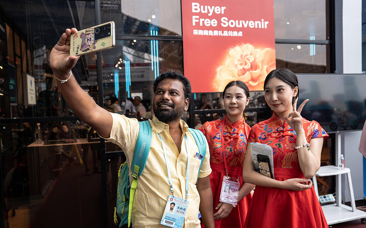 廣交會展位設計裝修后維護客戶關系