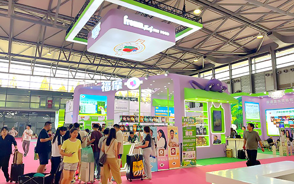 5個(gè)寵物展臺(tái)設(shè)計(jì)萌點(diǎn)引爆流量，年輕人瘋搶打卡！