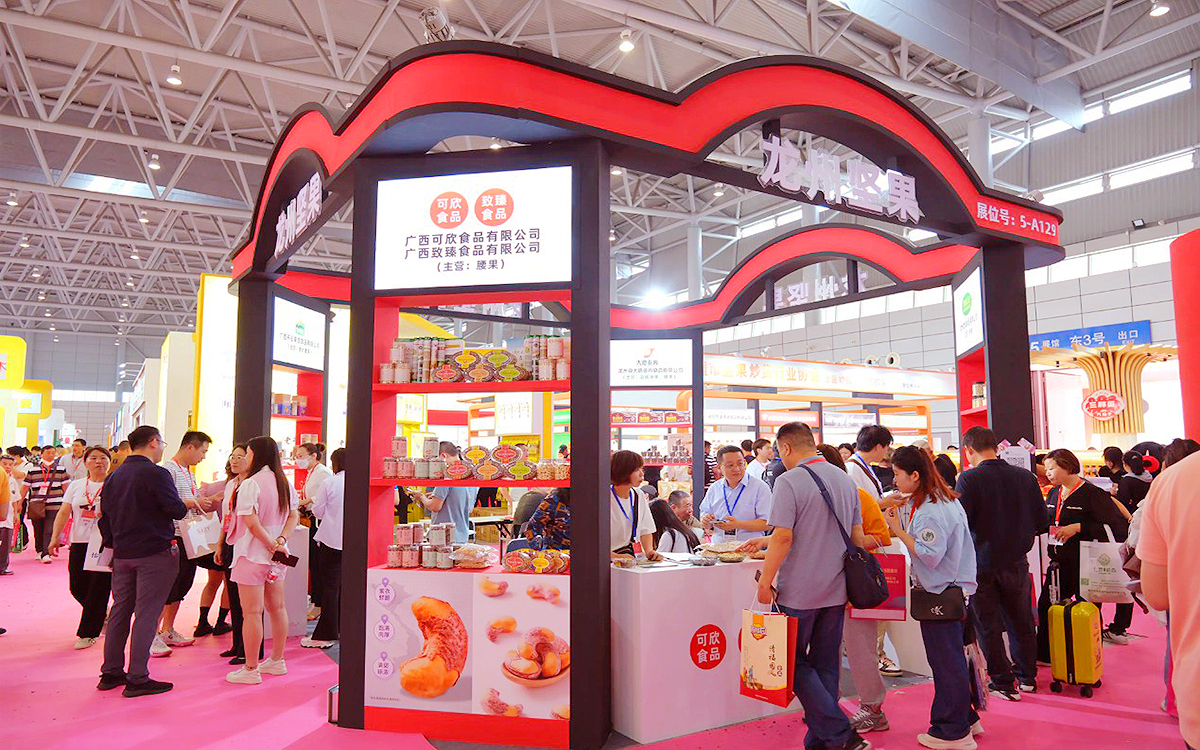 在展會(huì)設(shè)計(jì)中，確保展架擺放不阻礙觀眾視線