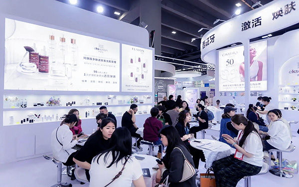 在展臺設(shè)計裝修合作中，合同簽訂注意事項有哪些？