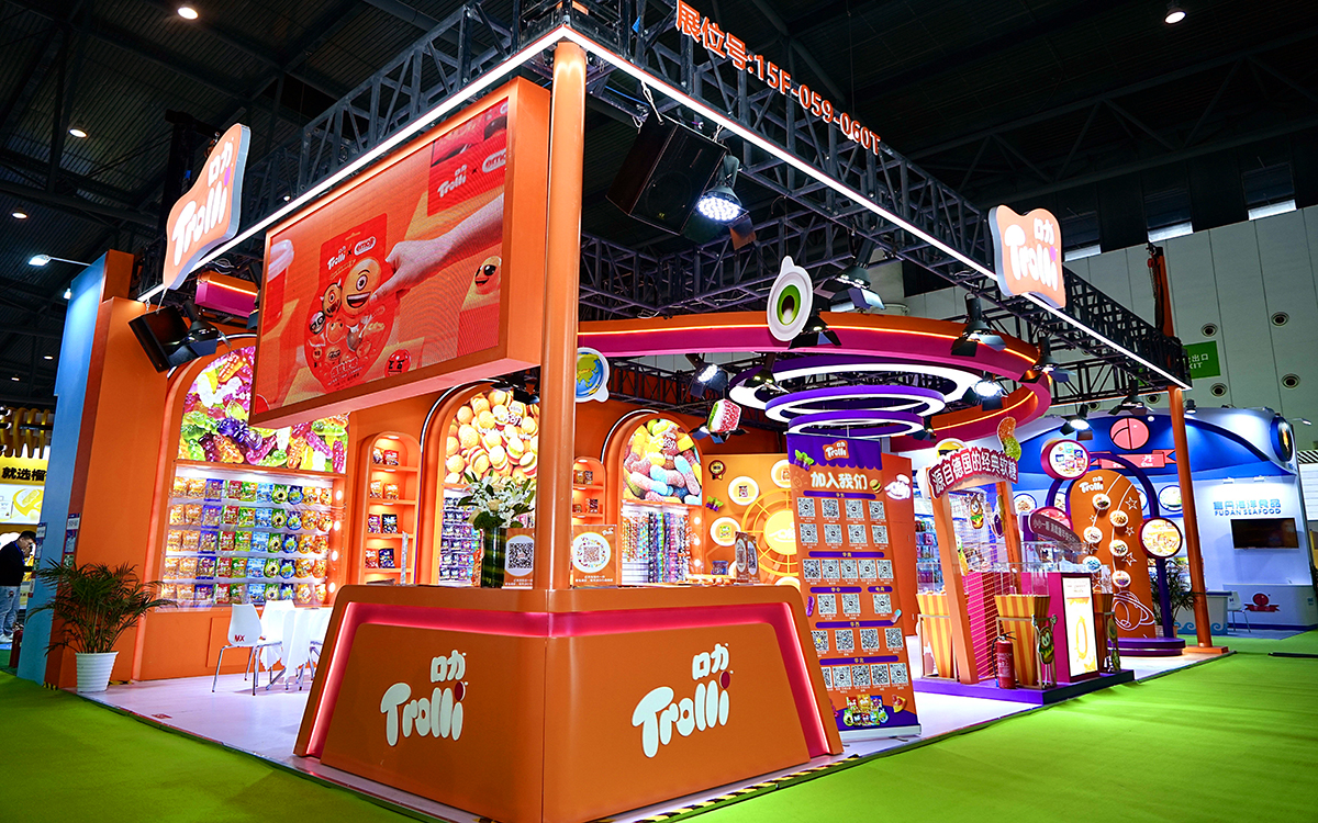 在糖酒會(huì)展位布置中，運(yùn)用色彩共鳴吸引顧客