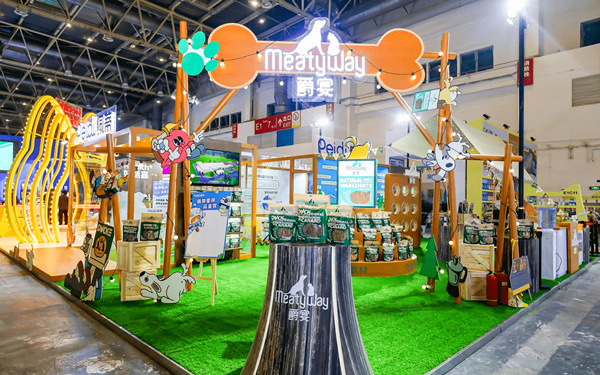 寵物展臺(tái)設(shè)計(jì)布置策略：怎樣讓鏟屎官一眼就心動(dòng)？