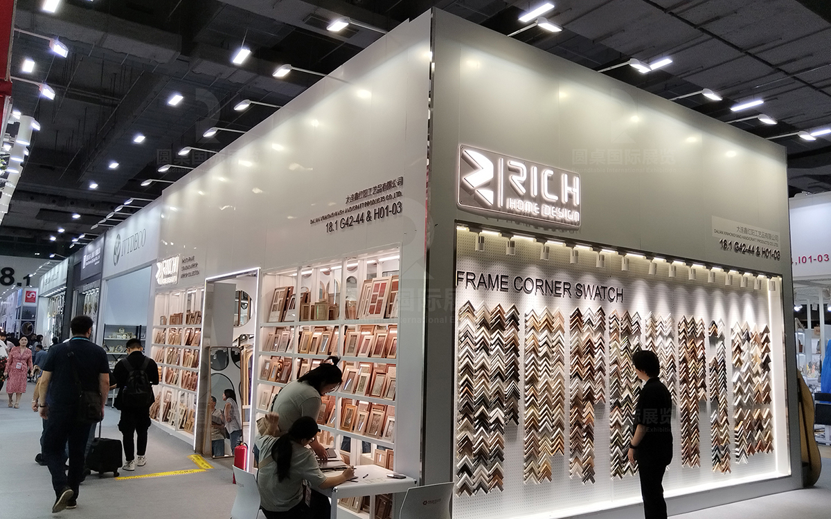 在廣交會展位設(shè)計(jì)搭建中，運(yùn)用柔和色彩元素