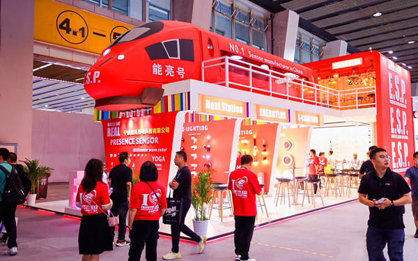 廣州光亞展展臺(tái)布置如何營(yíng)造獨(dú)特氛圍？4個(gè)小妙招